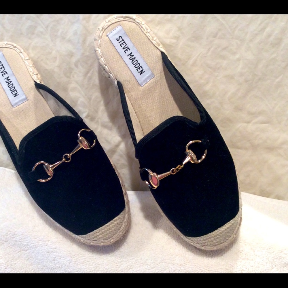 Slip on Steve Madden flat loafers black size 6